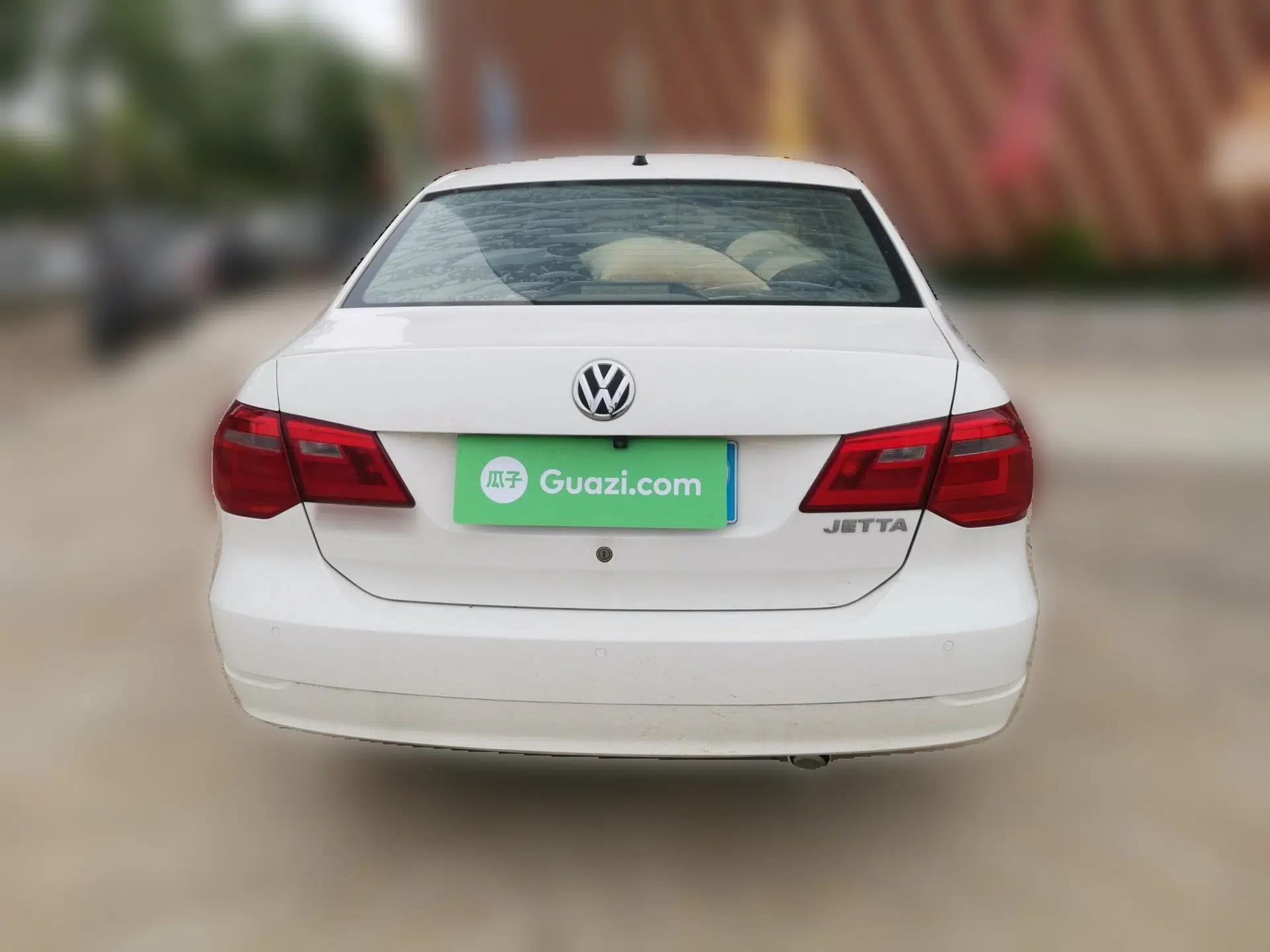 Volkswagen Jetta 2015 Value Edition 1.6L Automatic Comfort Version — миниатюра 5