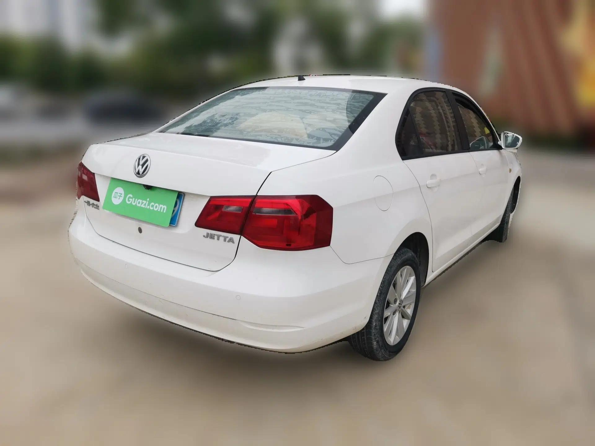 Volkswagen Jetta 2015 Value Edition 1.6L Automatic Comfort Version — миниатюра 6