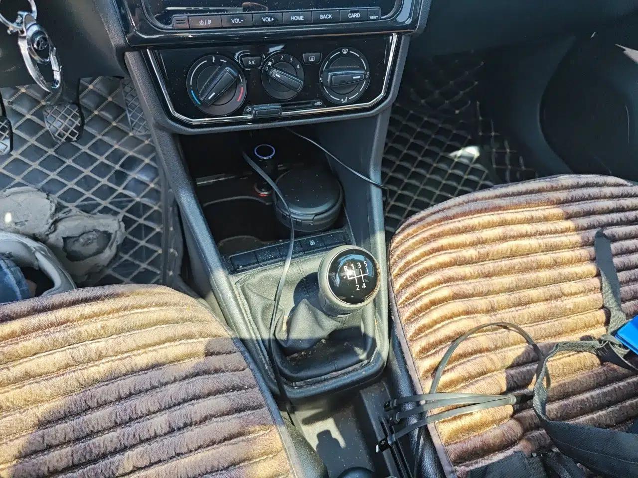 Volkswagen Jetta 2017 1.5L Manual Comfort Model — миниатюра 15