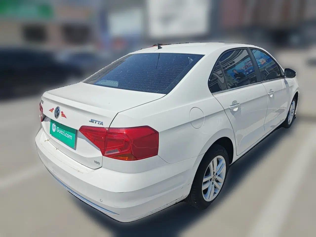 Volkswagen Jetta 2017 1.5L Manual Comfort Model — миниатюра 6