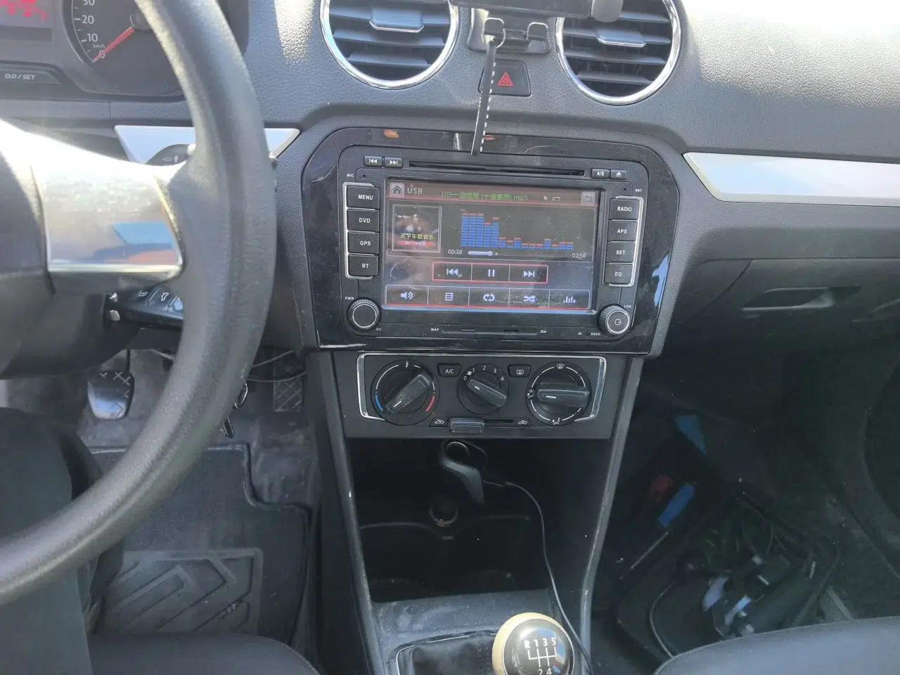 Volkswagen Jetta 2015 Zhuihui Edition 1.6L Manual Comfort Model — миниатюра 14