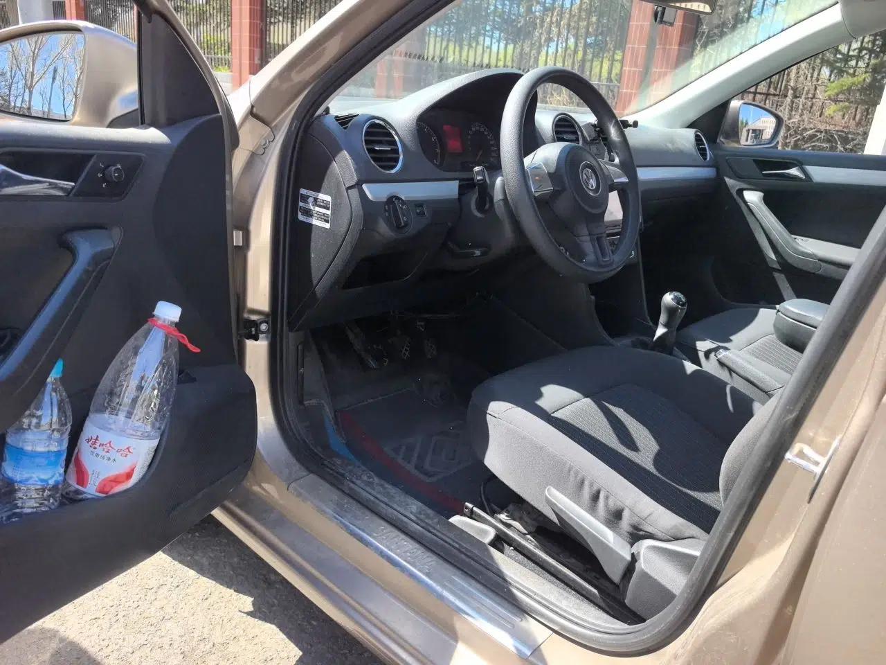 Volkswagen Jetta 2015 Zhuihui Edition 1.6L Manual Comfort Model — миниатюра 17