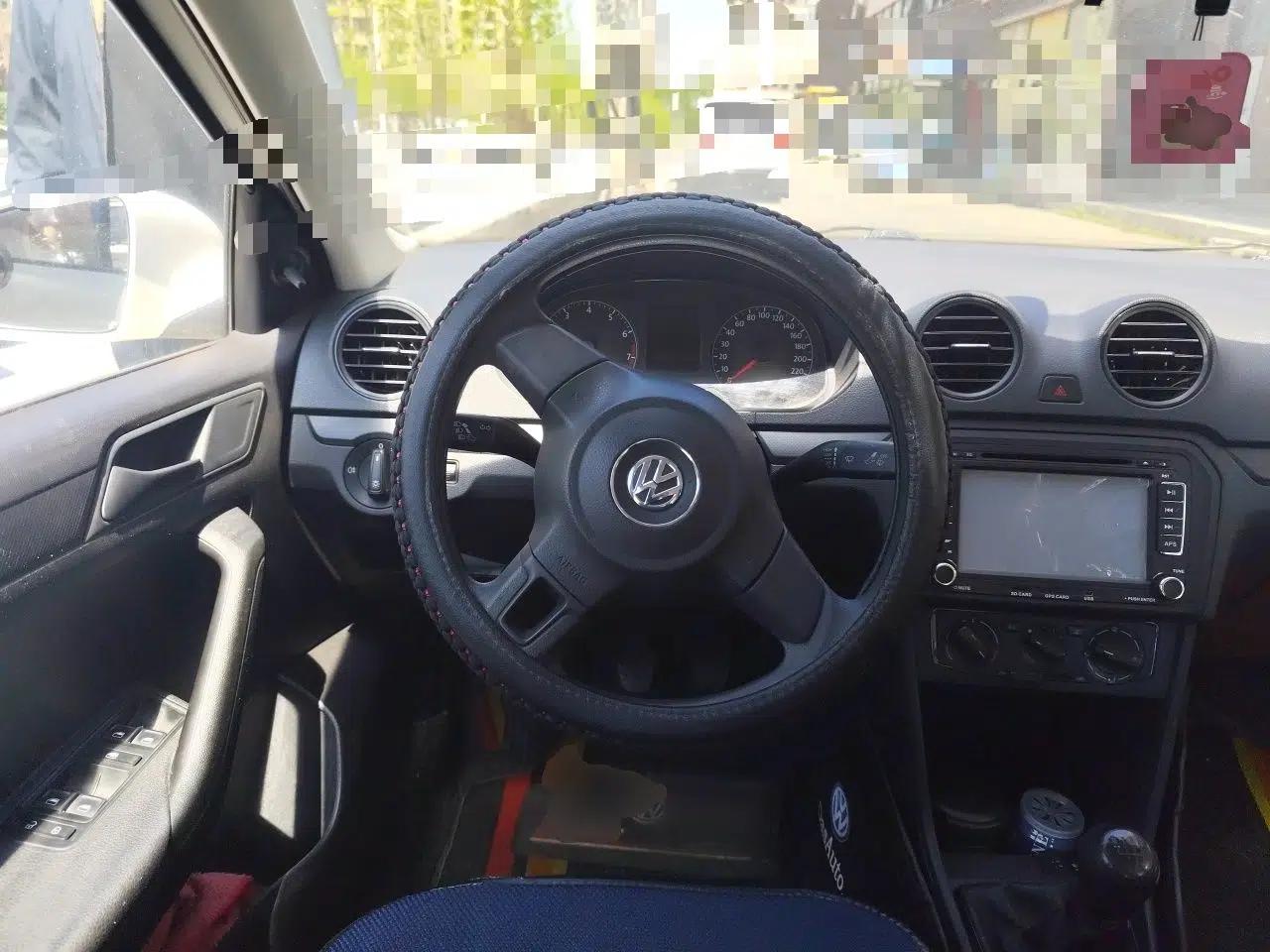 Volkswagen Jetta 2013 1.6L Manual Fashion Edition — миниатюра 11