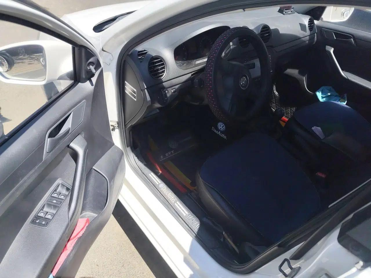 Volkswagen Jetta 2013 1.6L Manual Fashion Edition — миниатюра 17