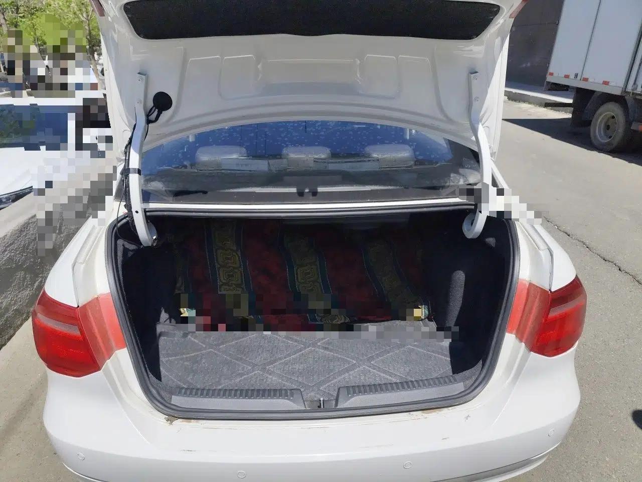 Volkswagen Jetta 2013 1.6L Manual Fashion Edition — миниатюра 20