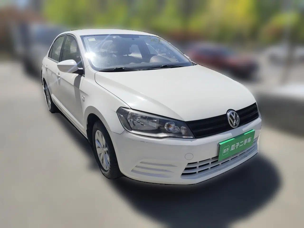 Volkswagen Jetta 2013 1.6L Manual Fashion Edition — миниатюра 3