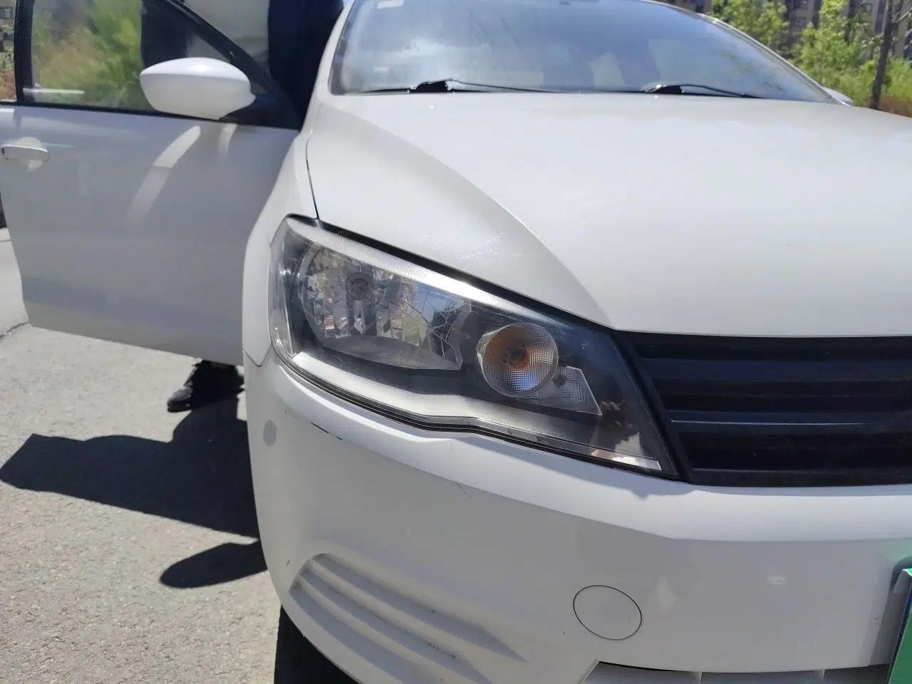 Volkswagen Jetta 2013 1.6L Manual Fashion Edition — миниатюра 7
