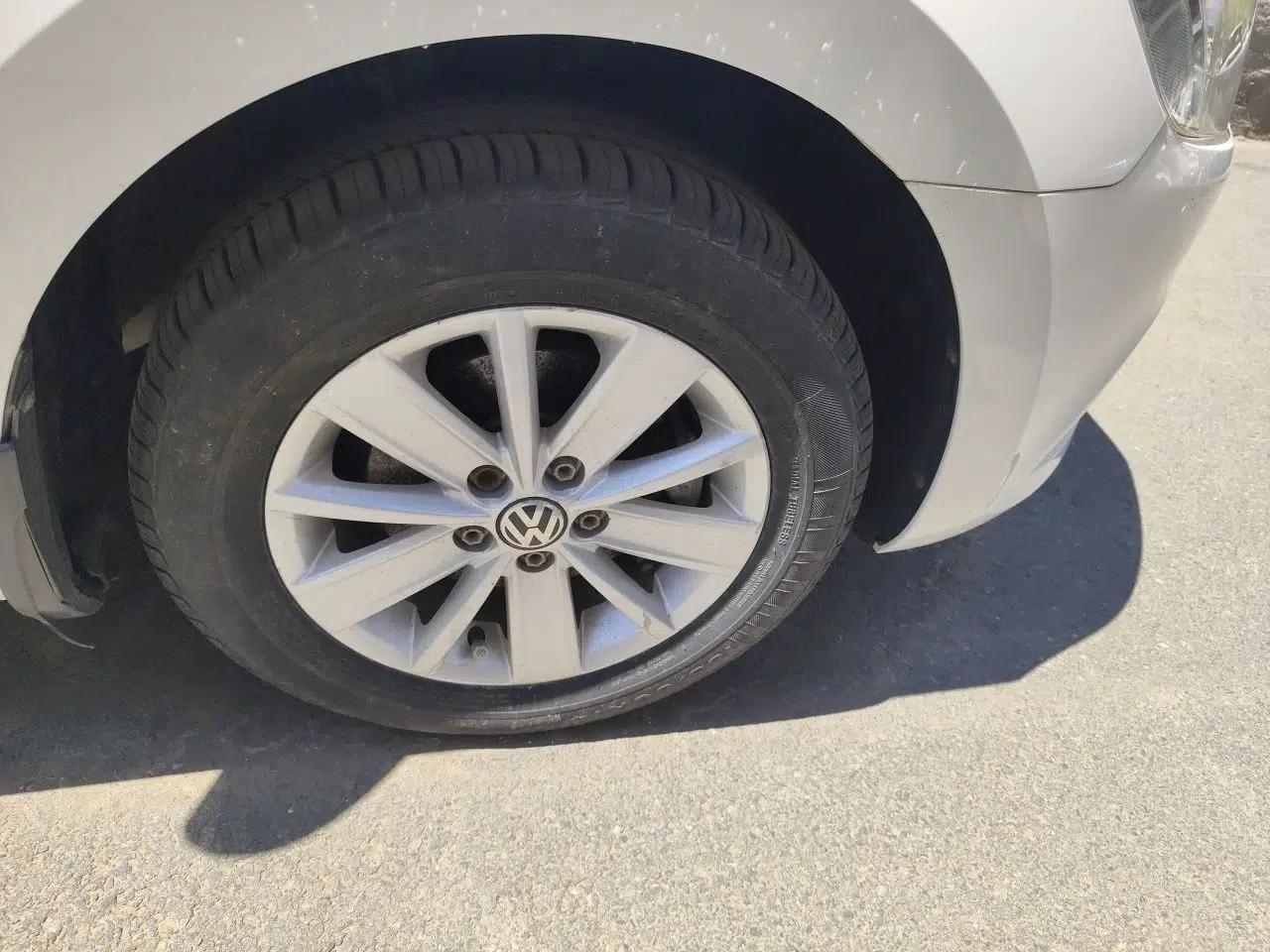 Volkswagen Jetta 2013 1.6L Manual Fashion Edition — миниатюра 8