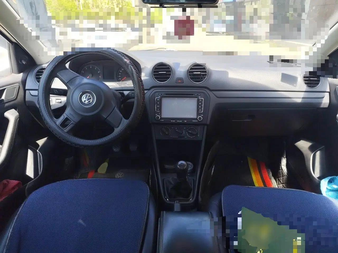 Volkswagen Jetta 2013 1.6L Manual Fashion Edition — миниатюра 10