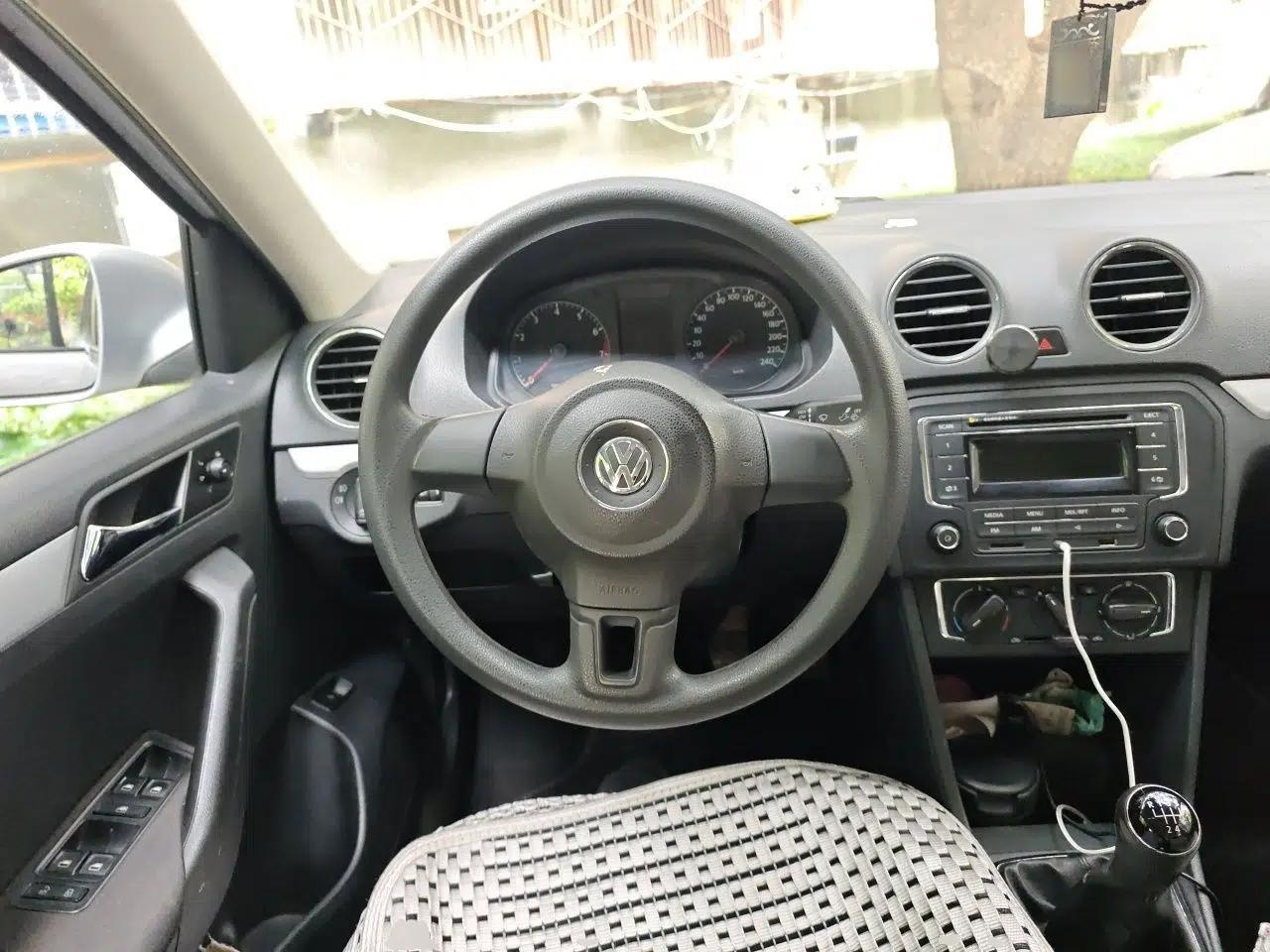 Volkswagen Jetta 2013 1.6L Manual Comfort Model — миниатюра 11