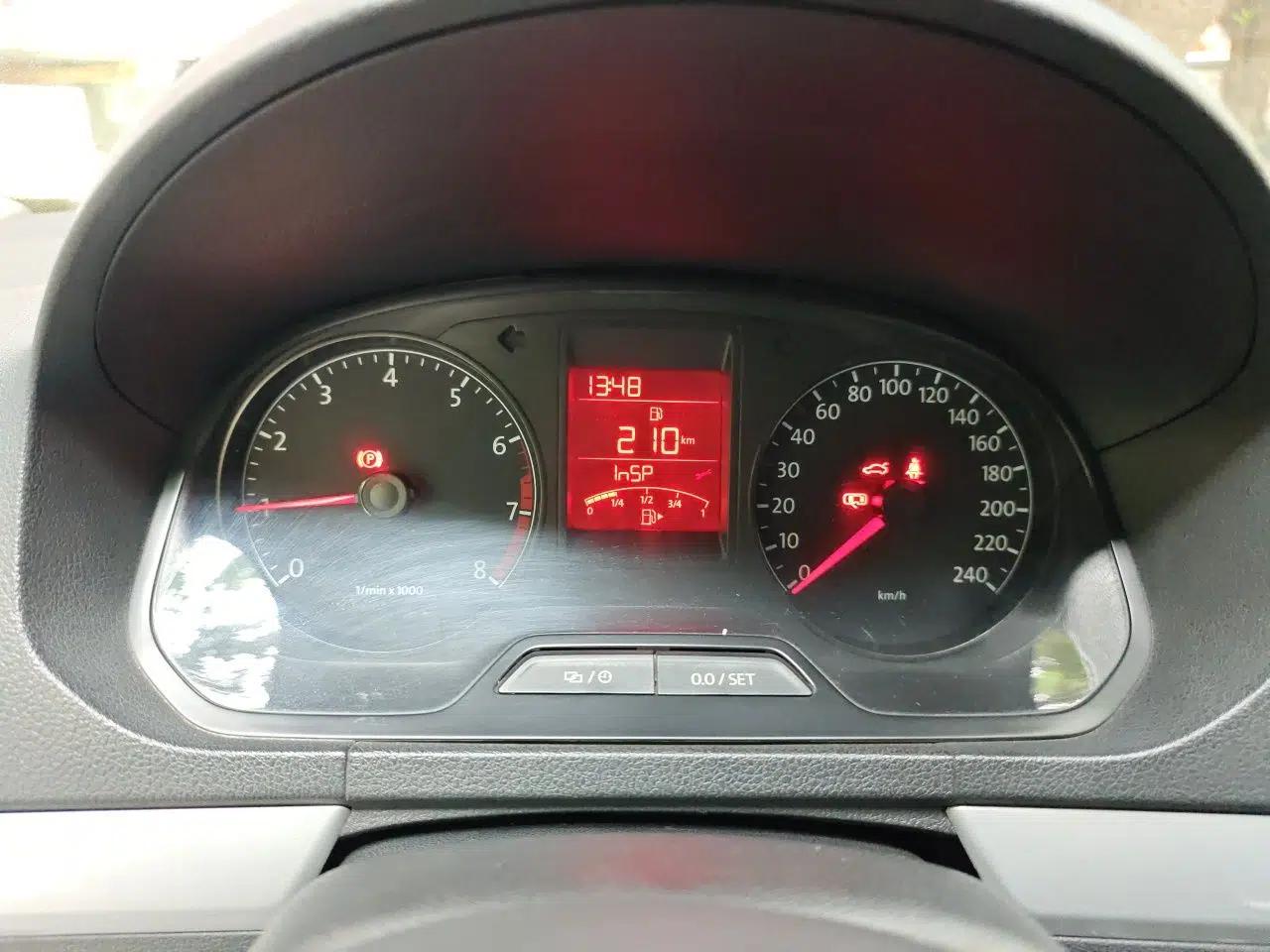 Volkswagen Jetta 2013 1.6L Manual Comfort Model — миниатюра 12