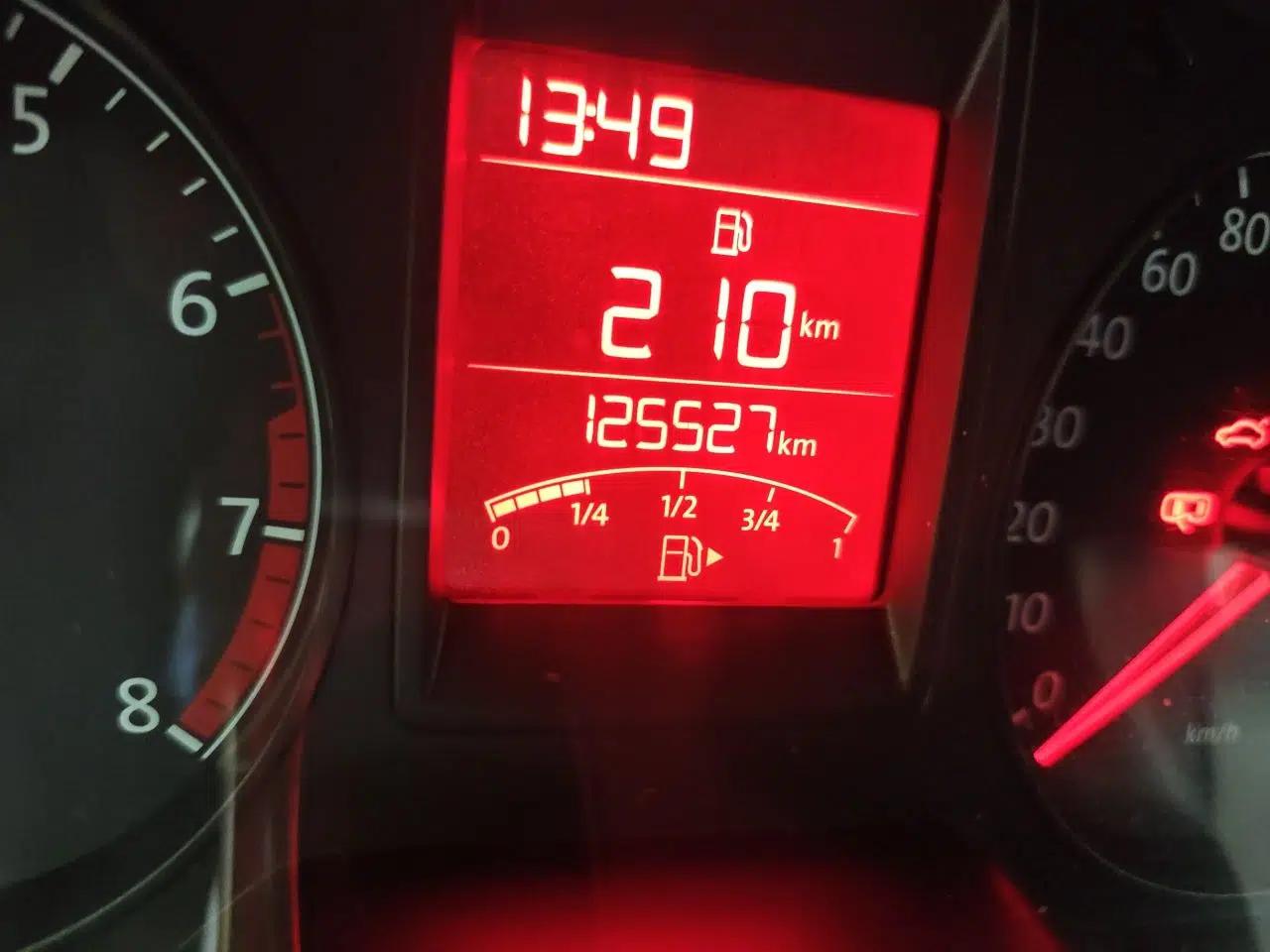 Volkswagen Jetta 2013 1.6L Manual Comfort Model — миниатюра 13