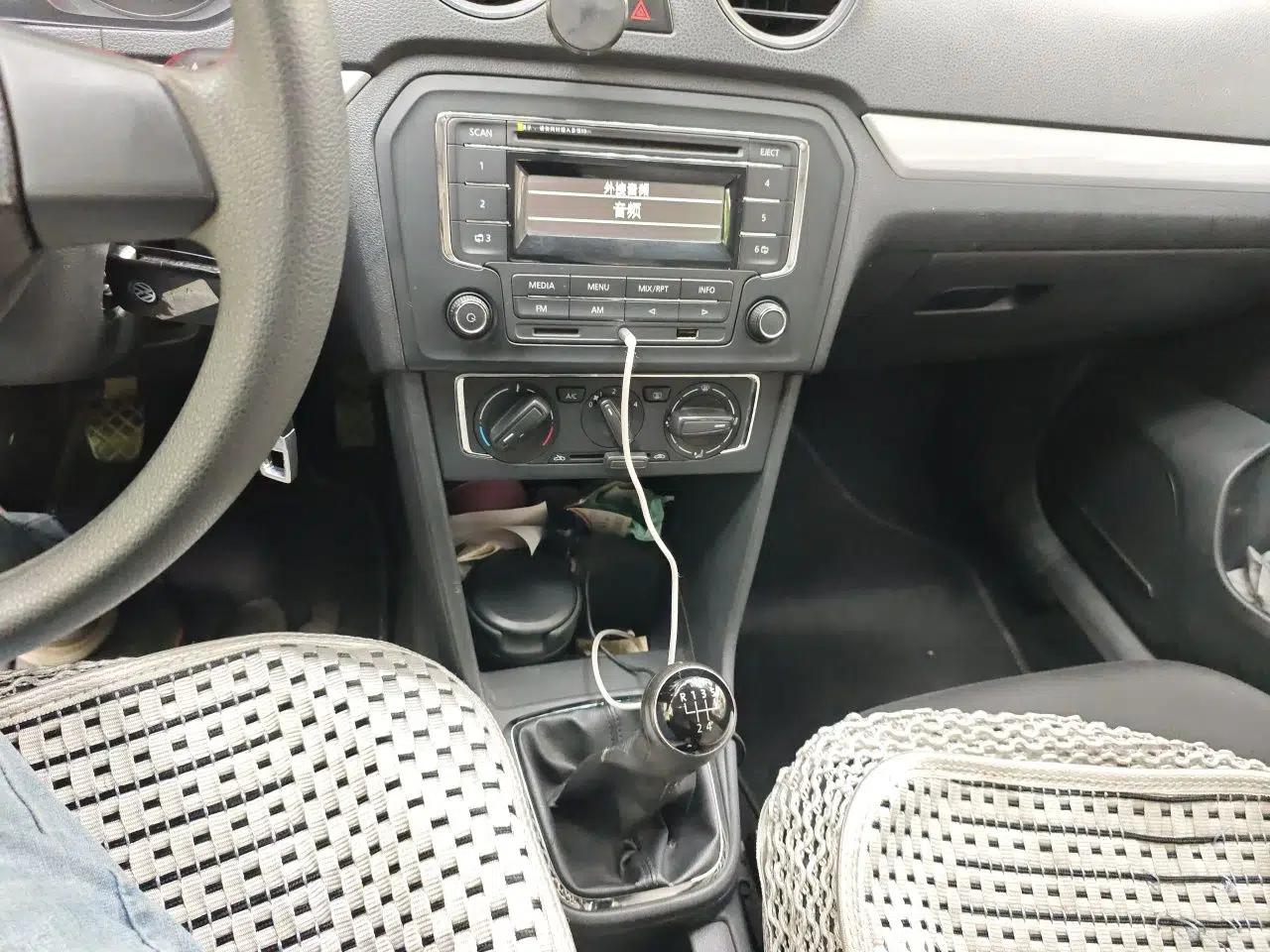 Volkswagen Jetta 2013 1.6L Manual Comfort Model — миниатюра 14