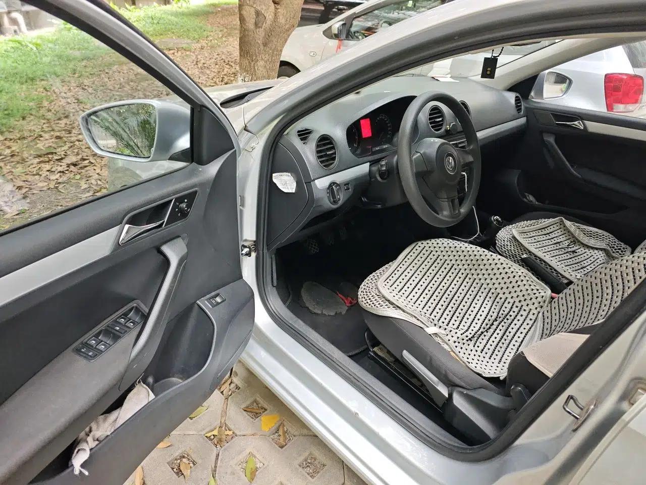 Volkswagen Jetta 2013 1.6L Manual Comfort Model — миниатюра 17