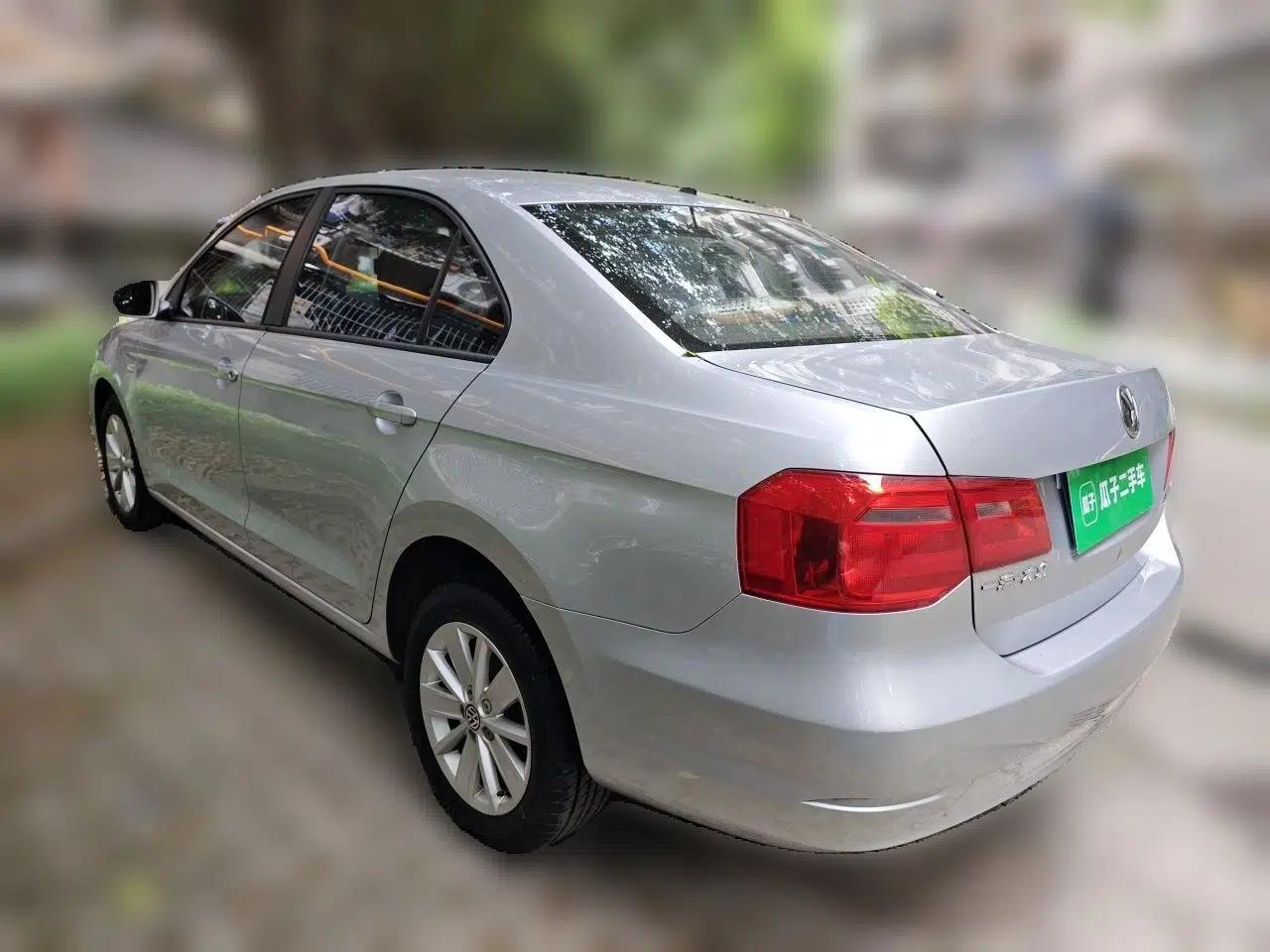 Volkswagen Jetta 2013 1.6L Manual Comfort Model — миниатюра 4