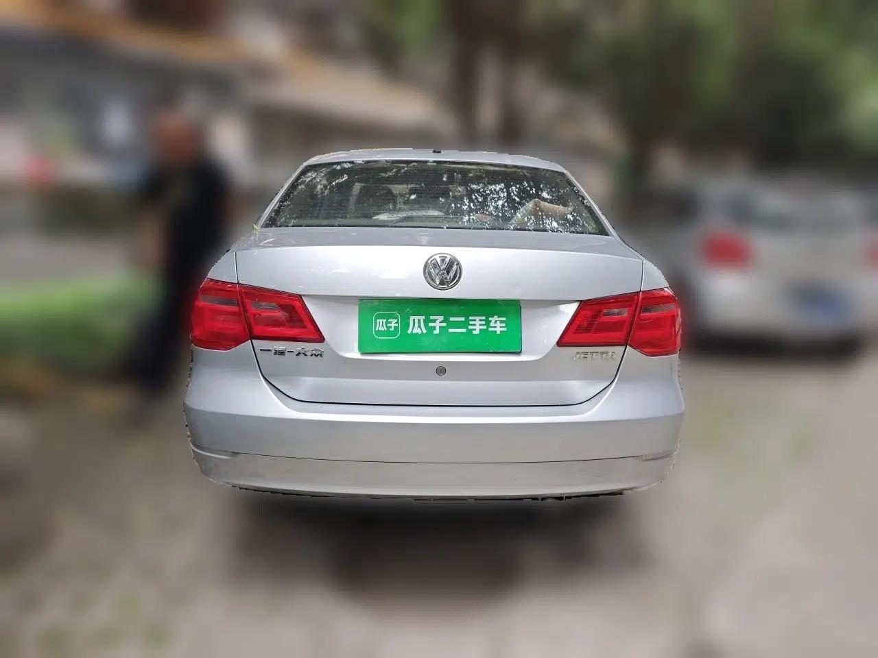 Volkswagen Jetta 2013 1.6L Manual Comfort Model — миниатюра 5
