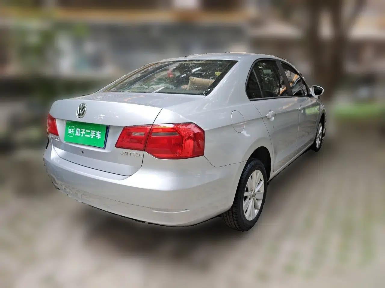 Volkswagen Jetta 2013 1.6L Manual Comfort Model — миниатюра 6