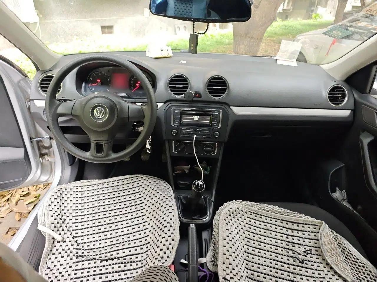 Volkswagen Jetta 2013 1.6L Manual Comfort Model — миниатюра 10
