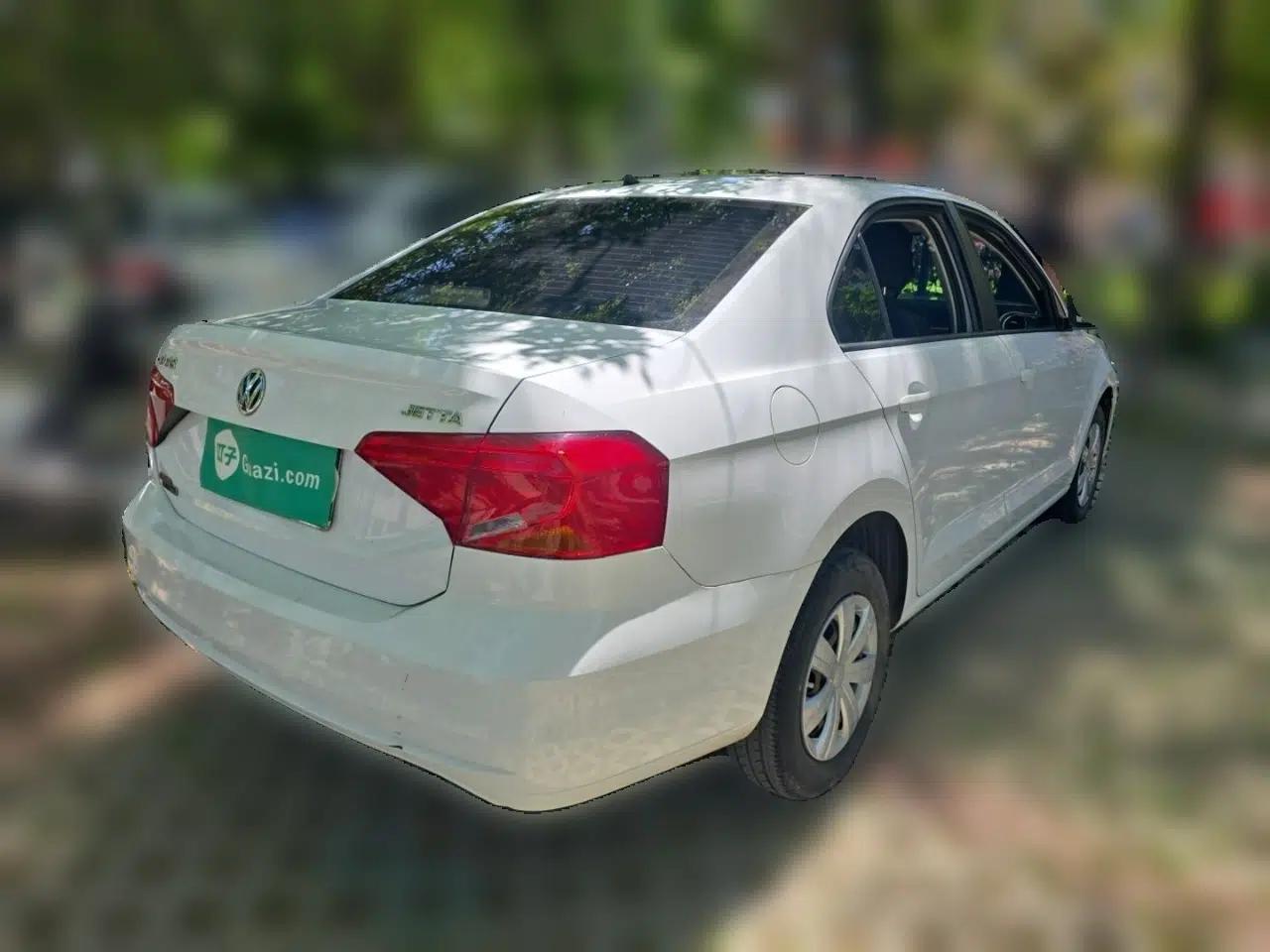 Volkswagen Jetta 2017 1.4L Manual Fashion Edition — миниатюра 6