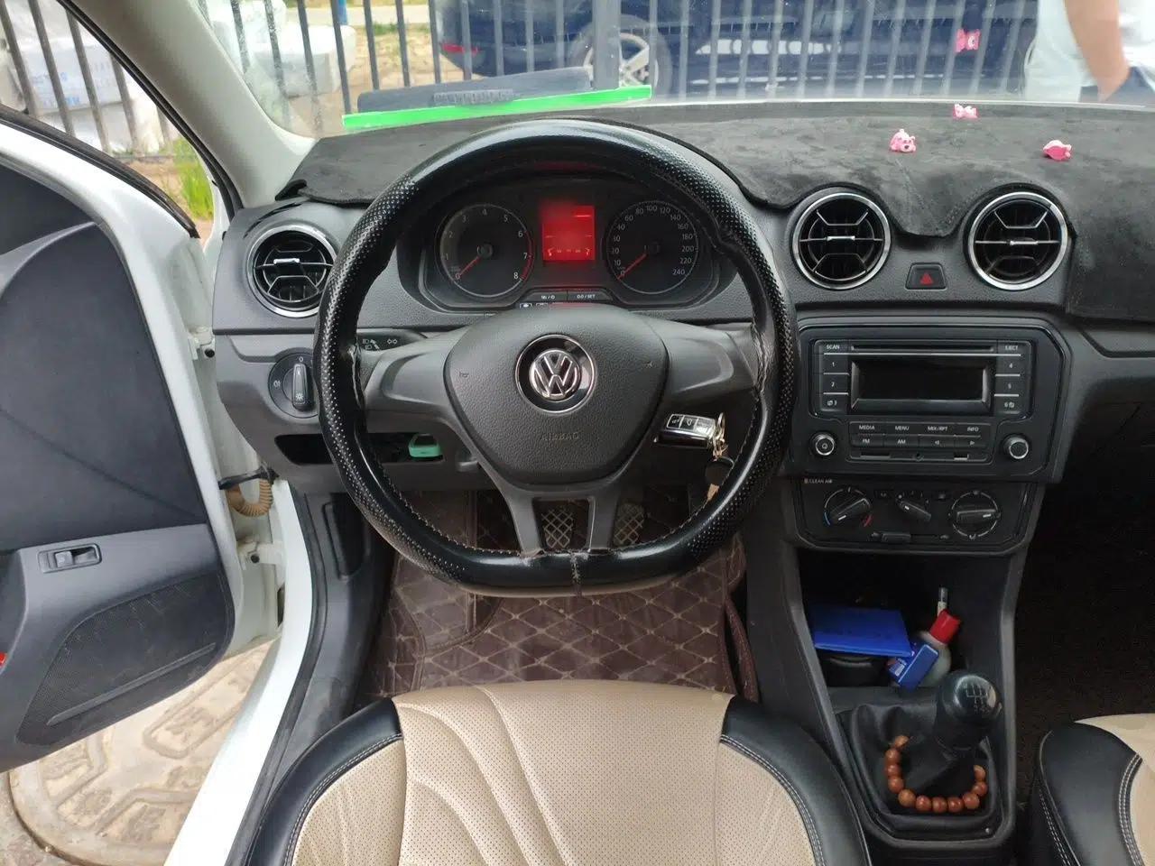 Volkswagen Jetta 2017 1.4L Manual Fashion Edition — миниатюра 11