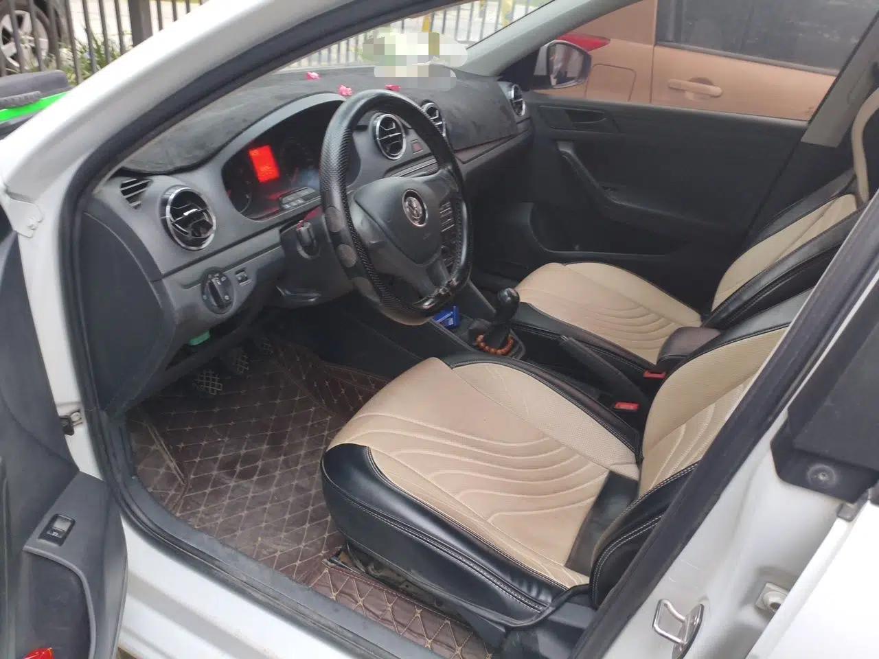 Volkswagen Jetta 2017 1.4L Manual Fashion Edition — миниатюра 17