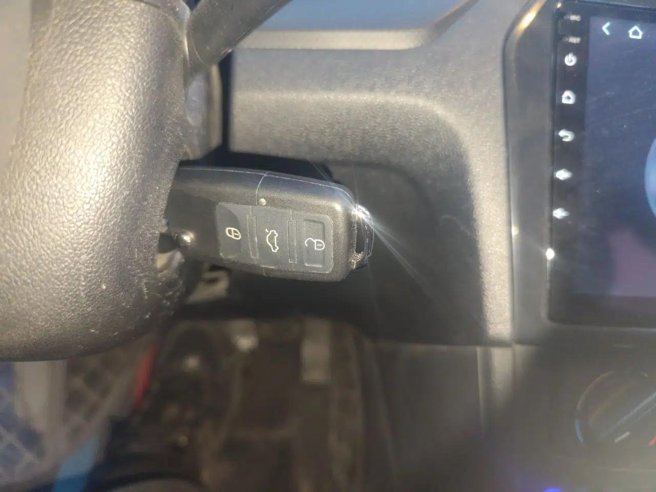 Volkswagen Jetta 2015 Value Edition 1.6L Automatic Fashion Version — миниатюра 9