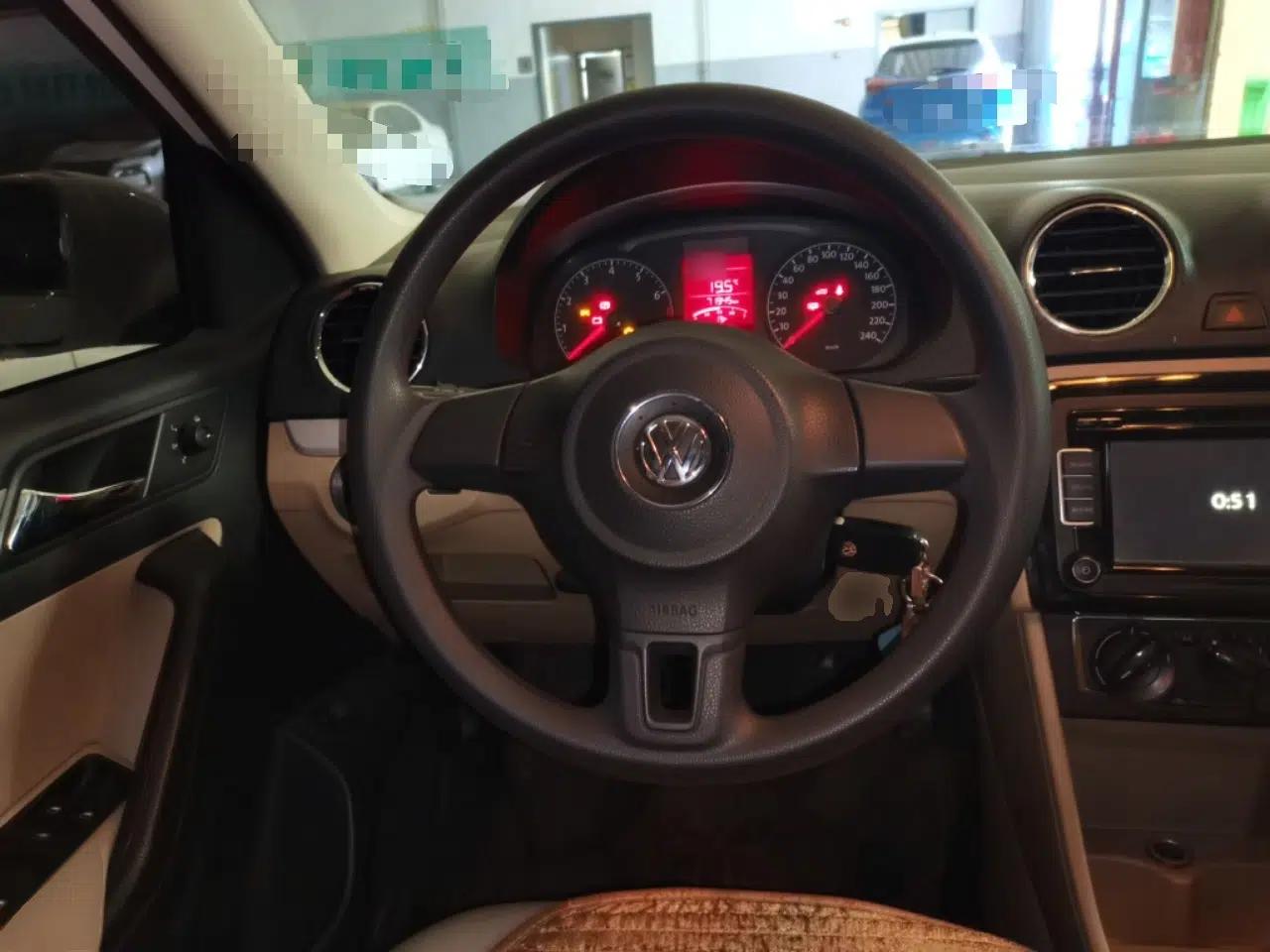 Volkswagen Jetta 2015 1.6L Manual Comfort Model — миниатюра 11