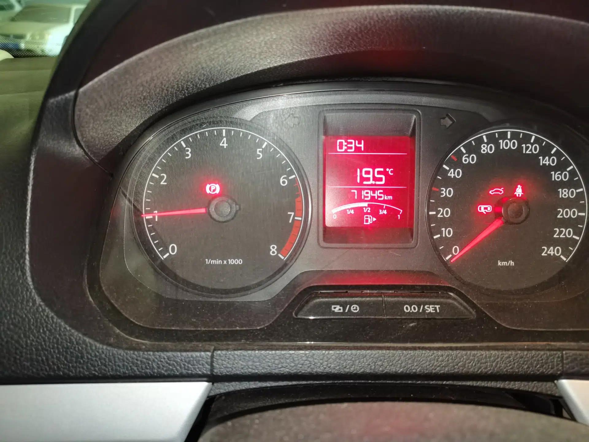 Volkswagen Jetta 2015 1.6L Manual Comfort Model — миниатюра 13