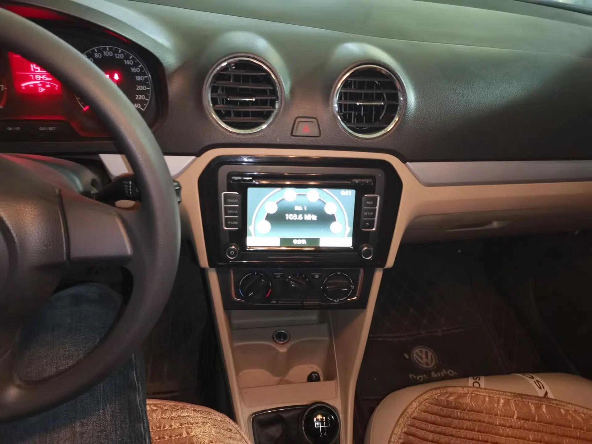 Volkswagen Jetta 2015 1.6L Manual Comfort Model — миниатюра 14