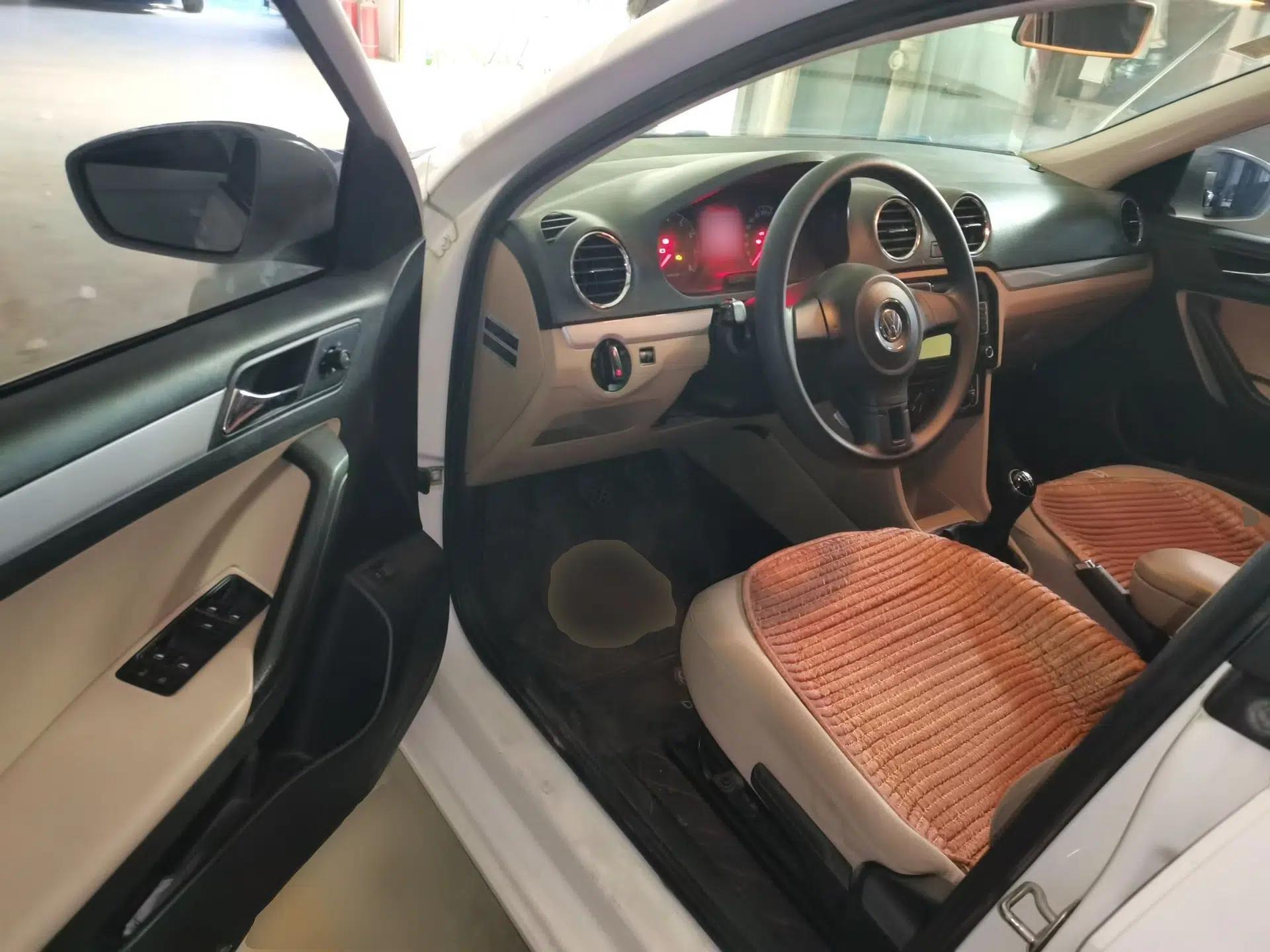Volkswagen Jetta 2015 1.6L Manual Comfort Model — миниатюра 17