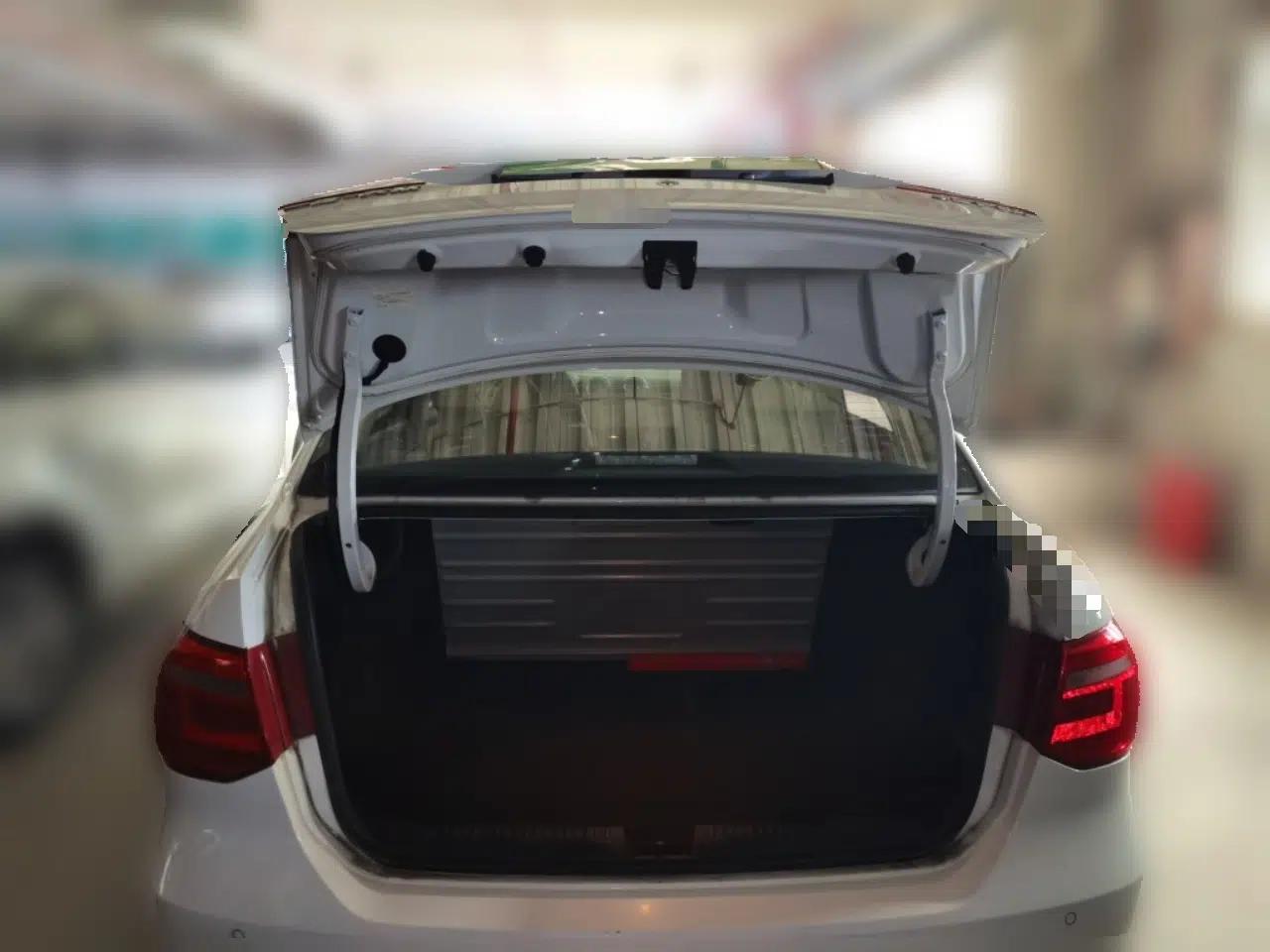 Volkswagen Jetta 2015 1.6L Manual Comfort Model — миниатюра 20