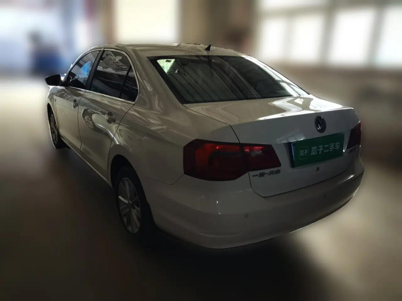Volkswagen Jetta 2015 1.6L Manual Comfort Model — миниатюра 4