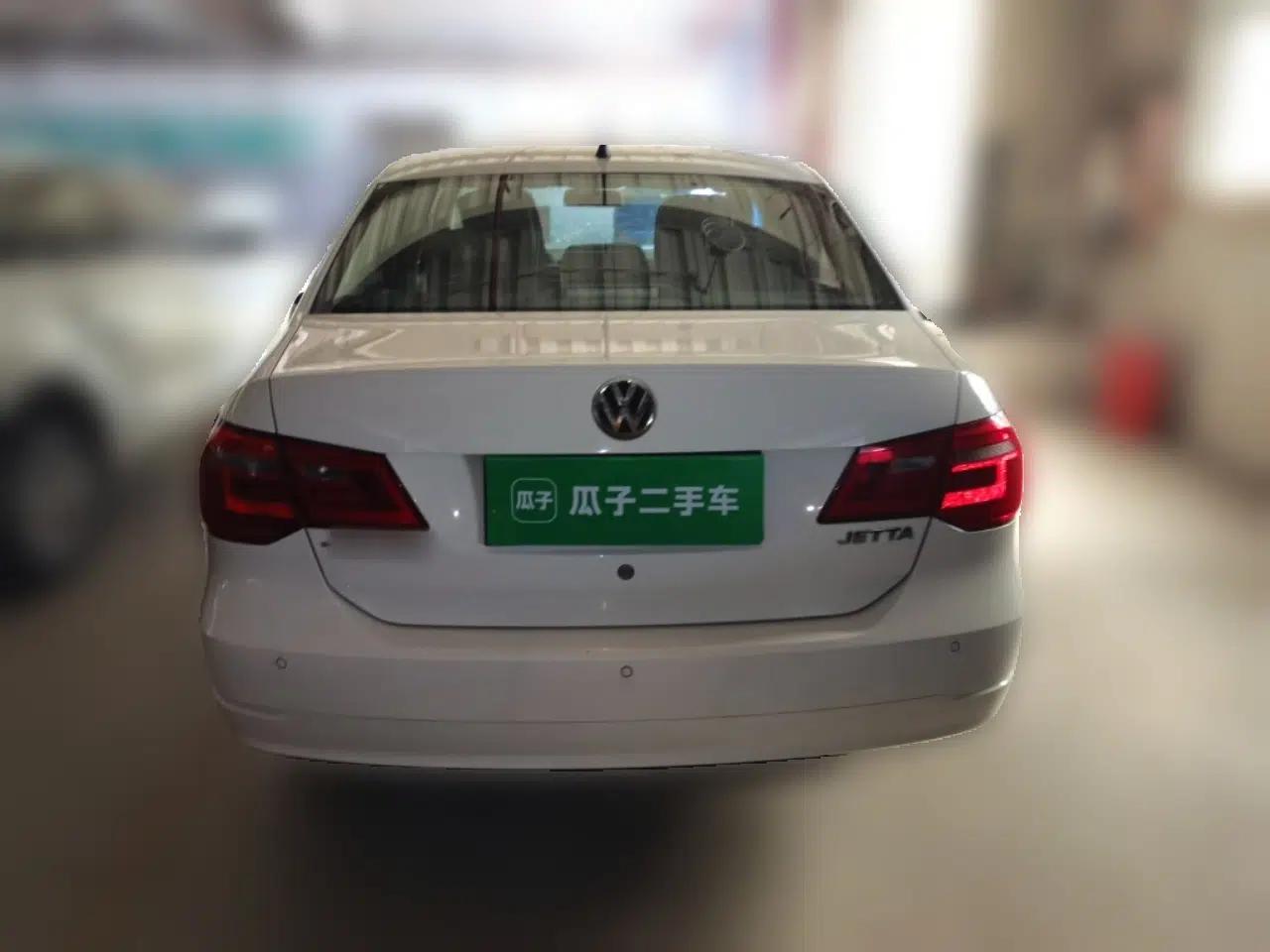 Volkswagen Jetta 2015 1.6L Manual Comfort Model — миниатюра 5