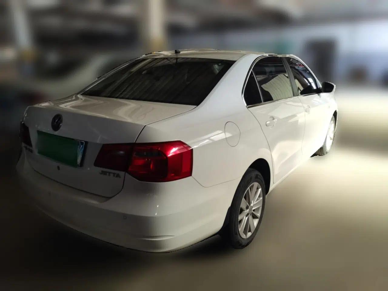 Volkswagen Jetta 2015 1.6L Manual Comfort Model — миниатюра 6