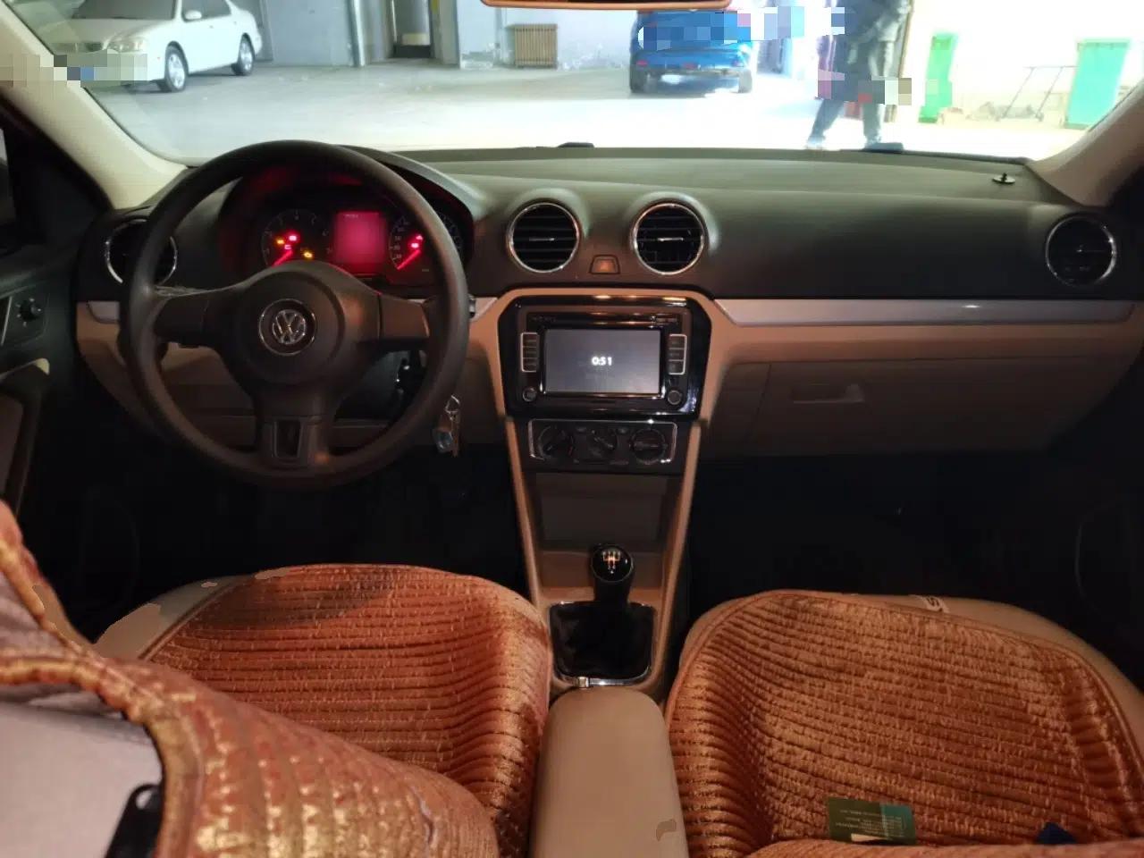 Volkswagen Jetta 2015 1.6L Manual Comfort Model — миниатюра 10