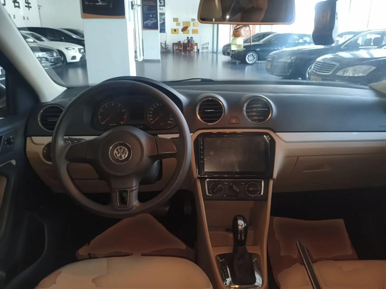 Volkswagen Jetta 2013 1.6L Automatic Comfort Model — миниатюра 12