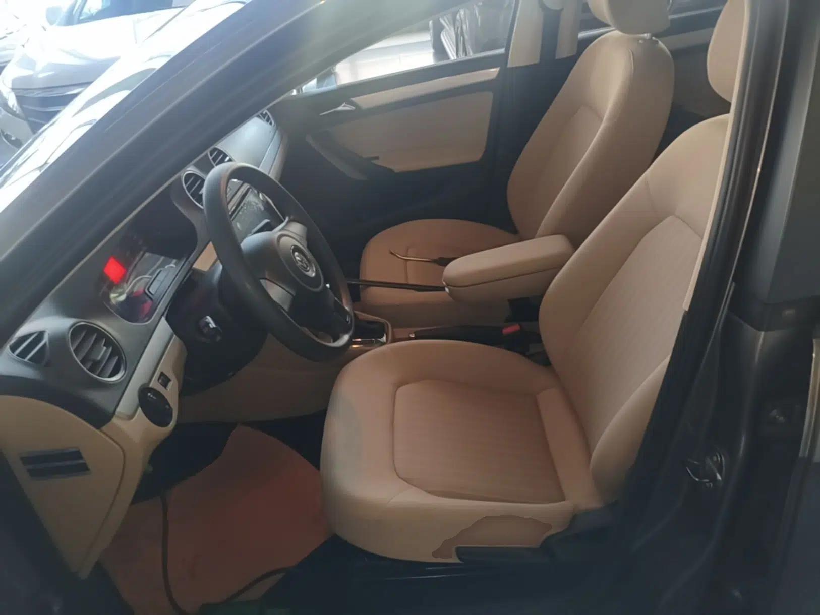Volkswagen Jetta 2013 1.6L Automatic Comfort Model — миниатюра 17