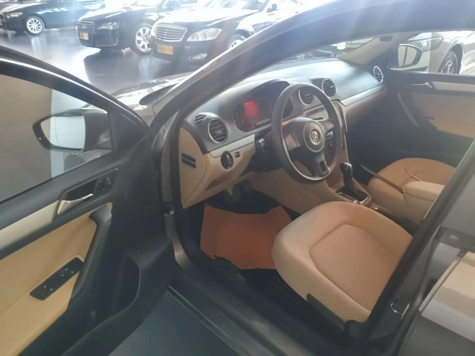 Volkswagen Jetta 2013 1.6L Automatic Comfort Model — миниатюра 18