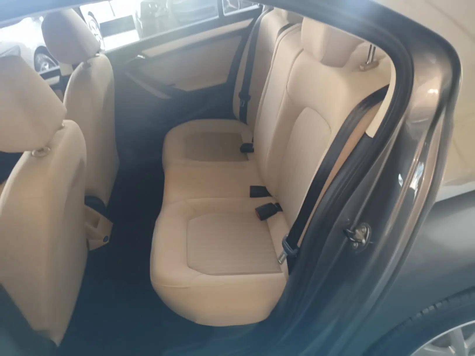 Volkswagen Jetta 2013 1.6L Automatic Comfort Model — миниатюра 19
