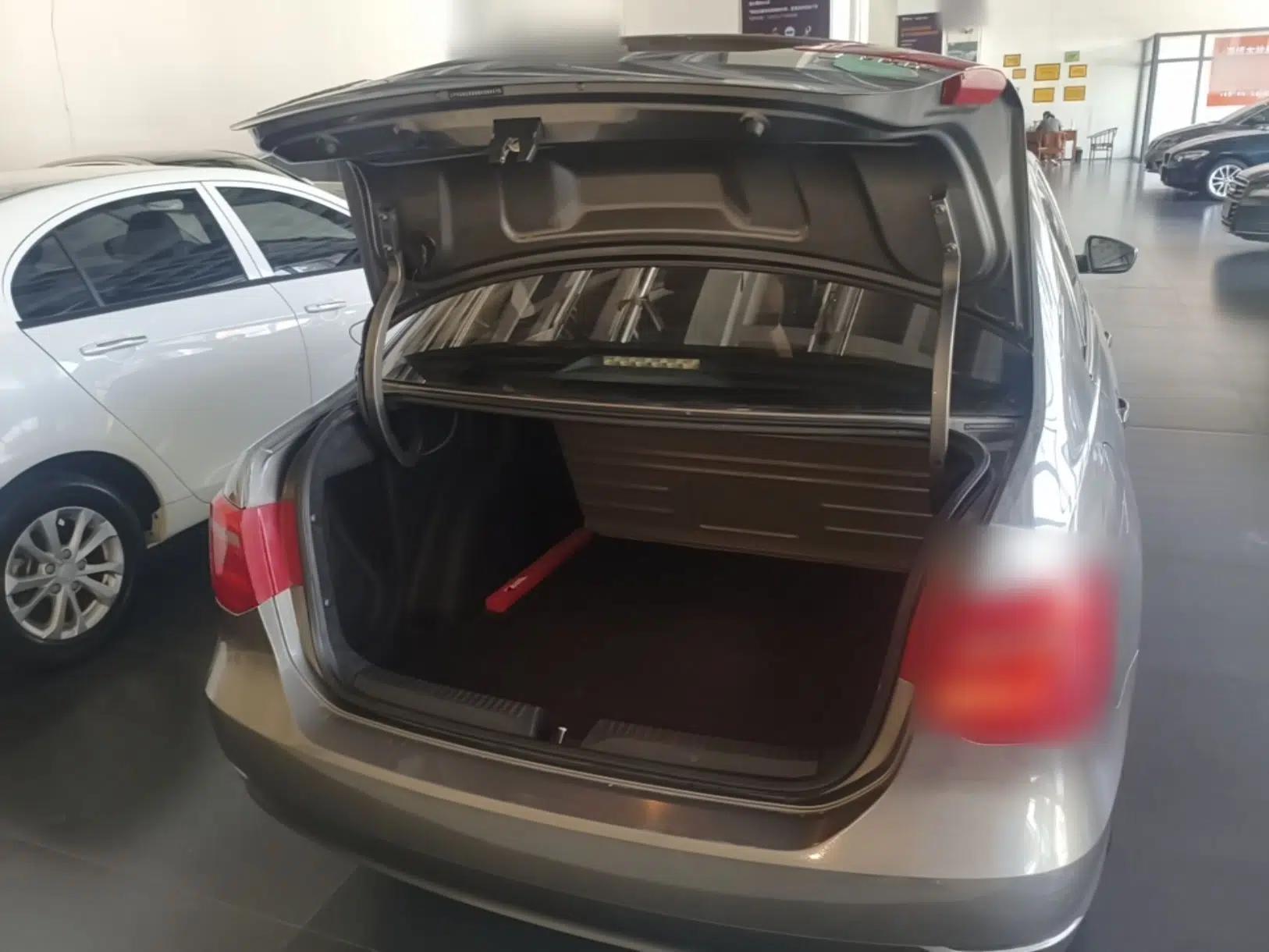 Volkswagen Jetta 2013 1.6L Automatic Comfort Model — миниатюра 21