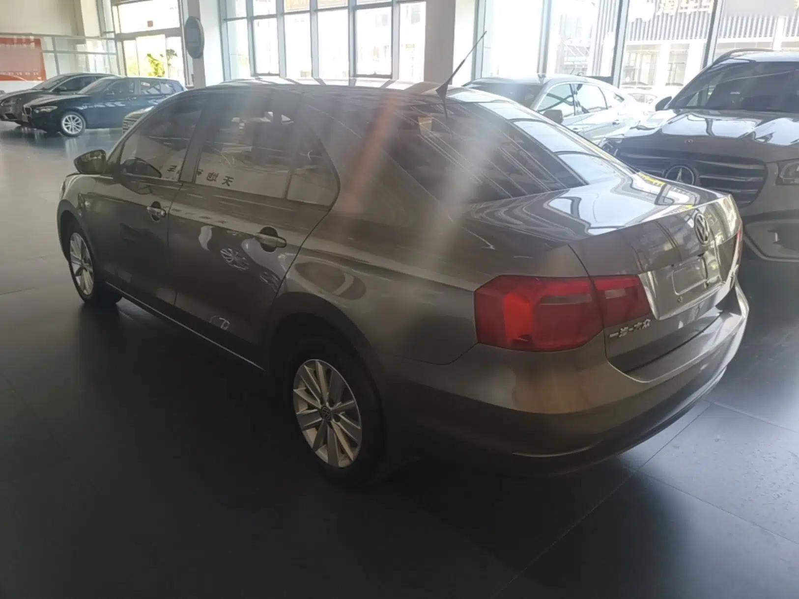 Volkswagen Jetta 2013 1.6L Automatic Comfort Model — миниатюра 7