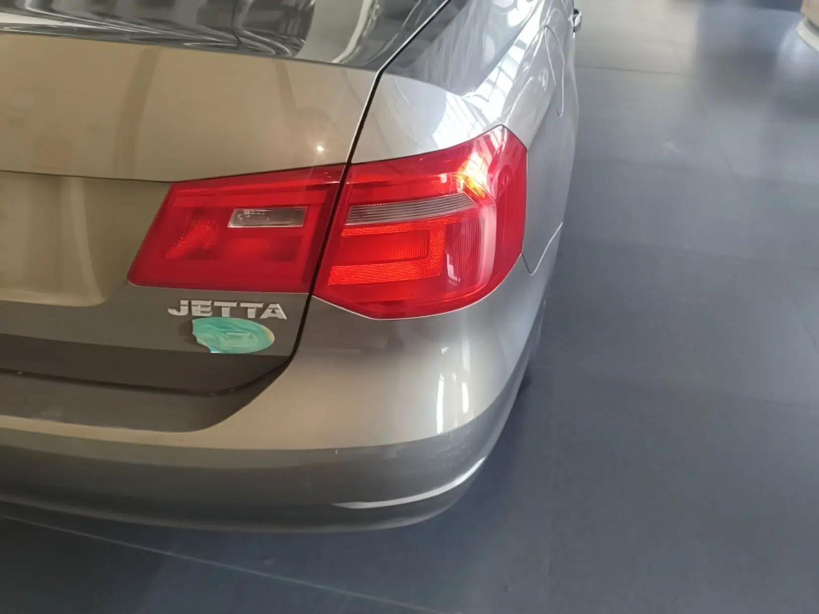 Volkswagen Jetta 2013 1.6L Automatic Comfort Model — миниатюра 8