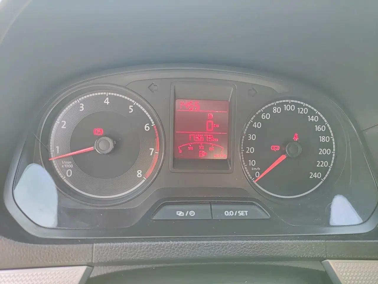 Volkswagen Jetta 2017 1.5L Manual Comfort Model — миниатюра 12