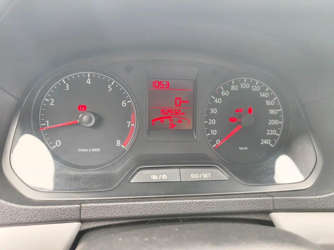 Volkswagen Jetta 2013 1.6L Manual Comfort Model — миниатюра 13