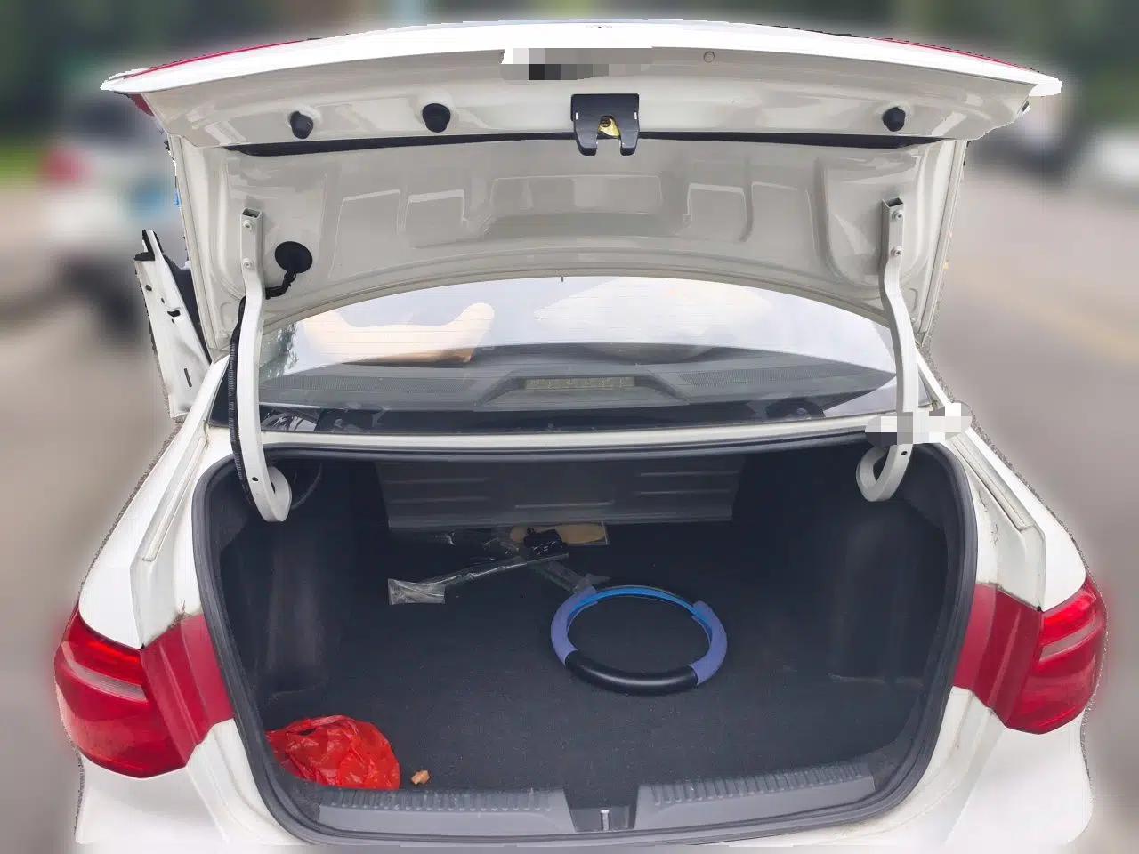 Volkswagen Jetta 2013 1.6L Manual Comfort Model — миниатюра 20