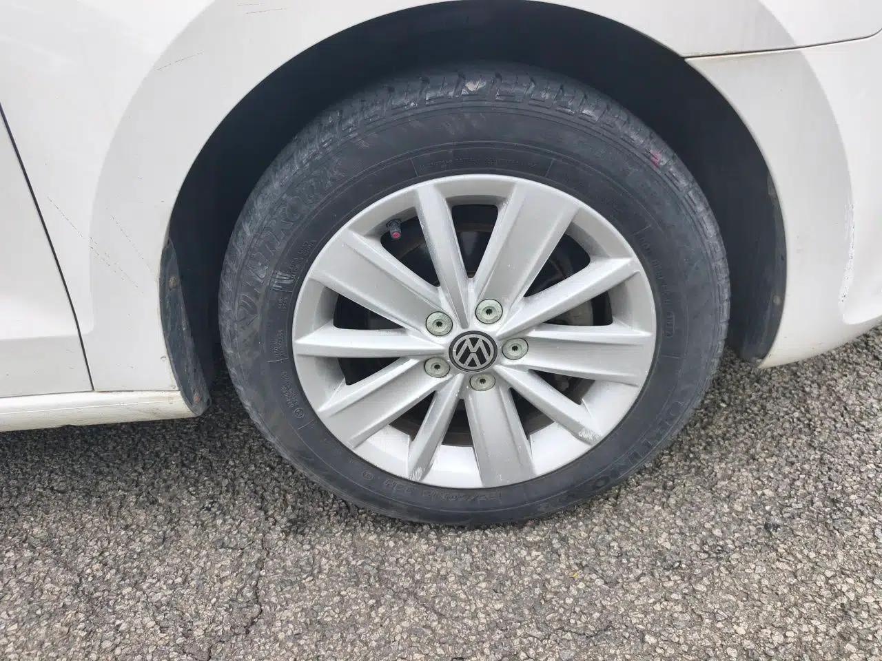 Volkswagen Jetta 2013 1.6L Manual Comfort Model — миниатюра 8