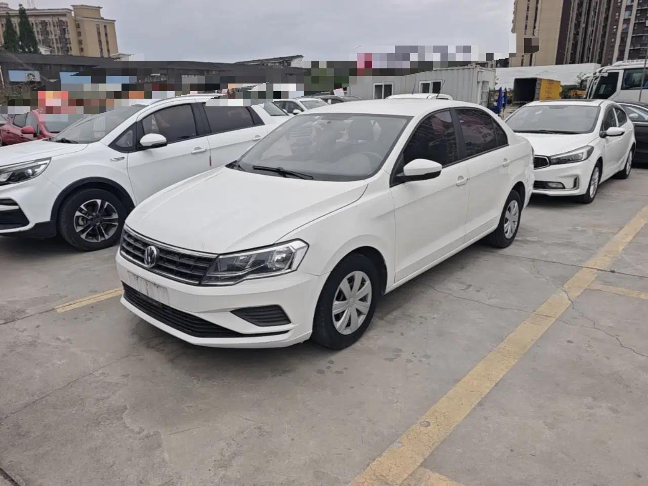Volkswagen Jetta 2017 1.5L Manual Fashion Edition — миниатюра 1