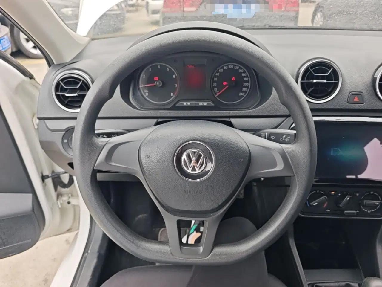 Volkswagen Jetta 2017 1.5L Manual Fashion Edition — миниатюра 14