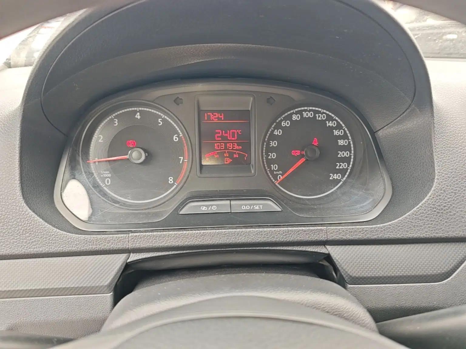 Volkswagen Jetta 2017 1.5L Manual Fashion Edition — миниатюра 15