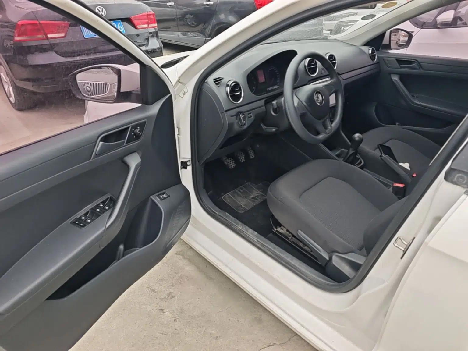 Volkswagen Jetta 2017 1.5L Manual Fashion Edition — миниатюра 19